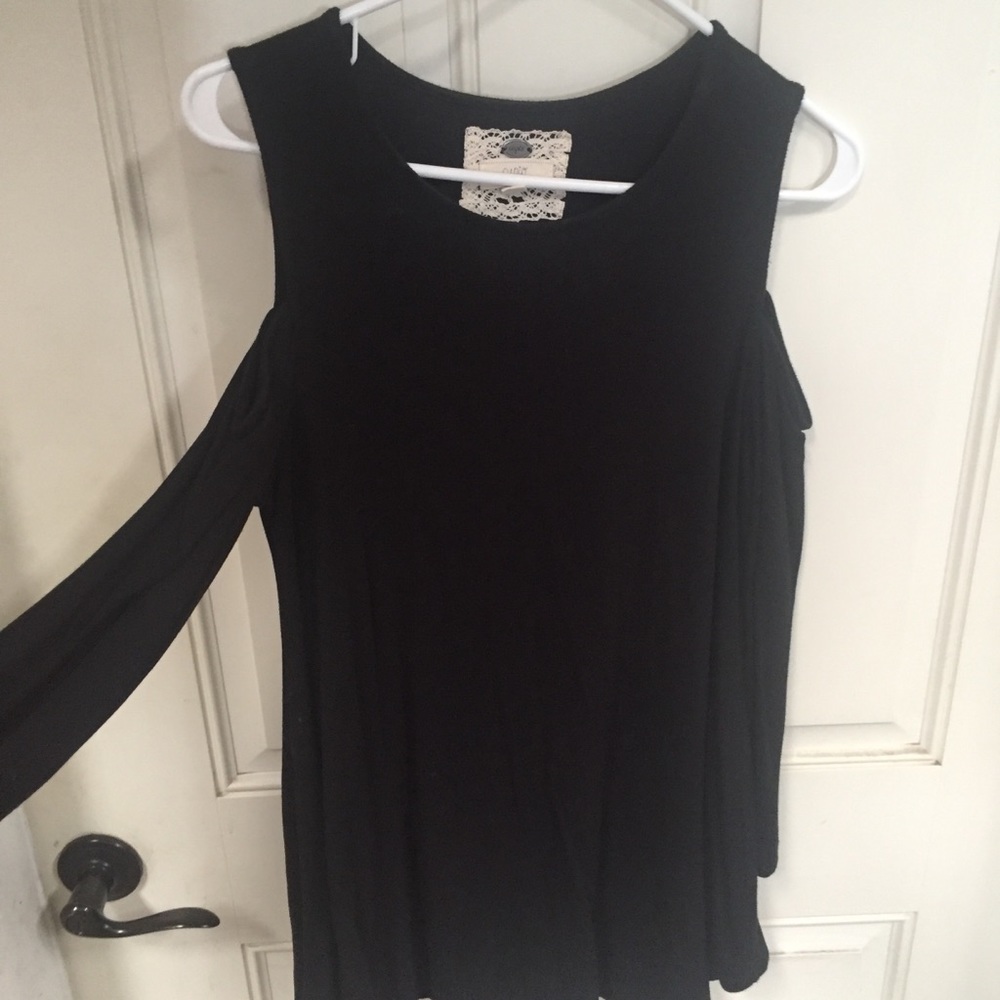 Cold shoulder black top